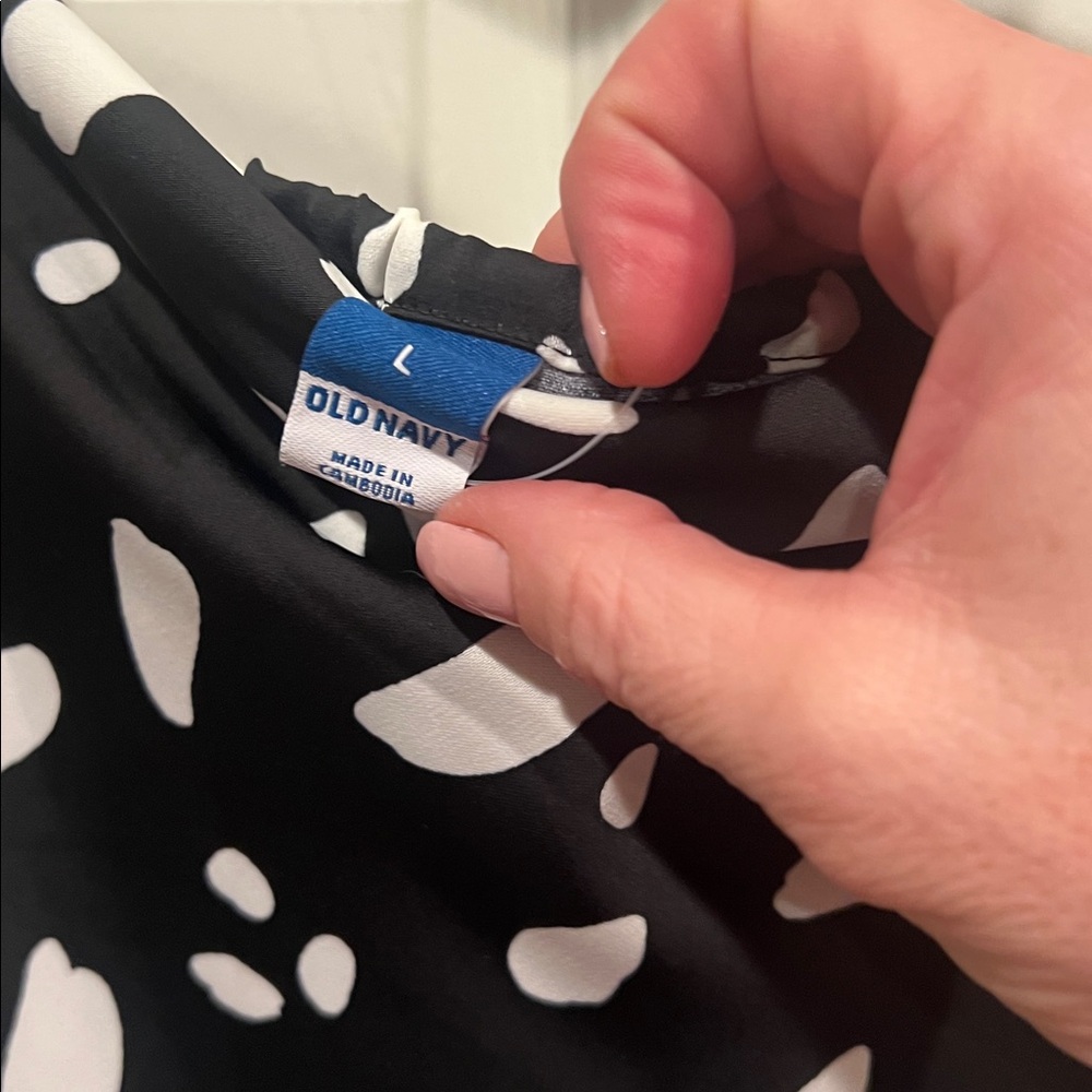 Old Navy Black and White Patterned Midi Dress - Picture 2 of 9